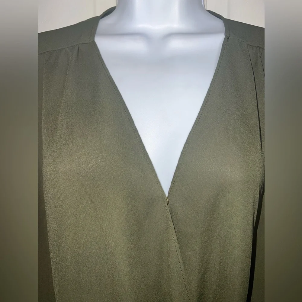 MK Michael Kors Women’s Small Green Bell Sleeve Blouse Top V-Neck S Classic